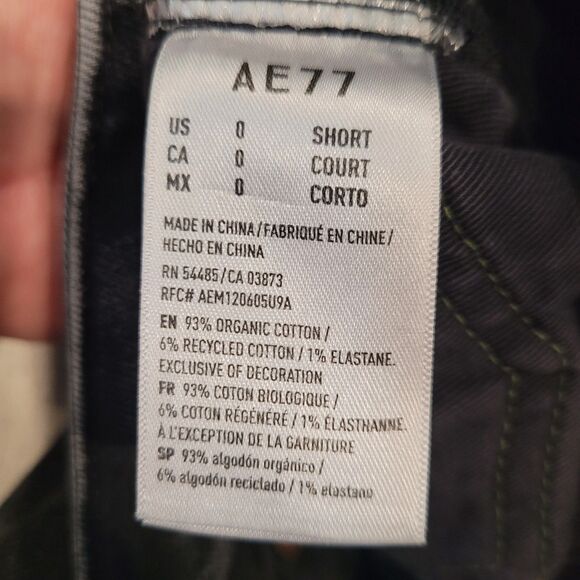 American Eagle Mom Jeans Sz 0 Short (25x24) Black Destroyed Cuffed Denim Organic - Picture 3 of 7